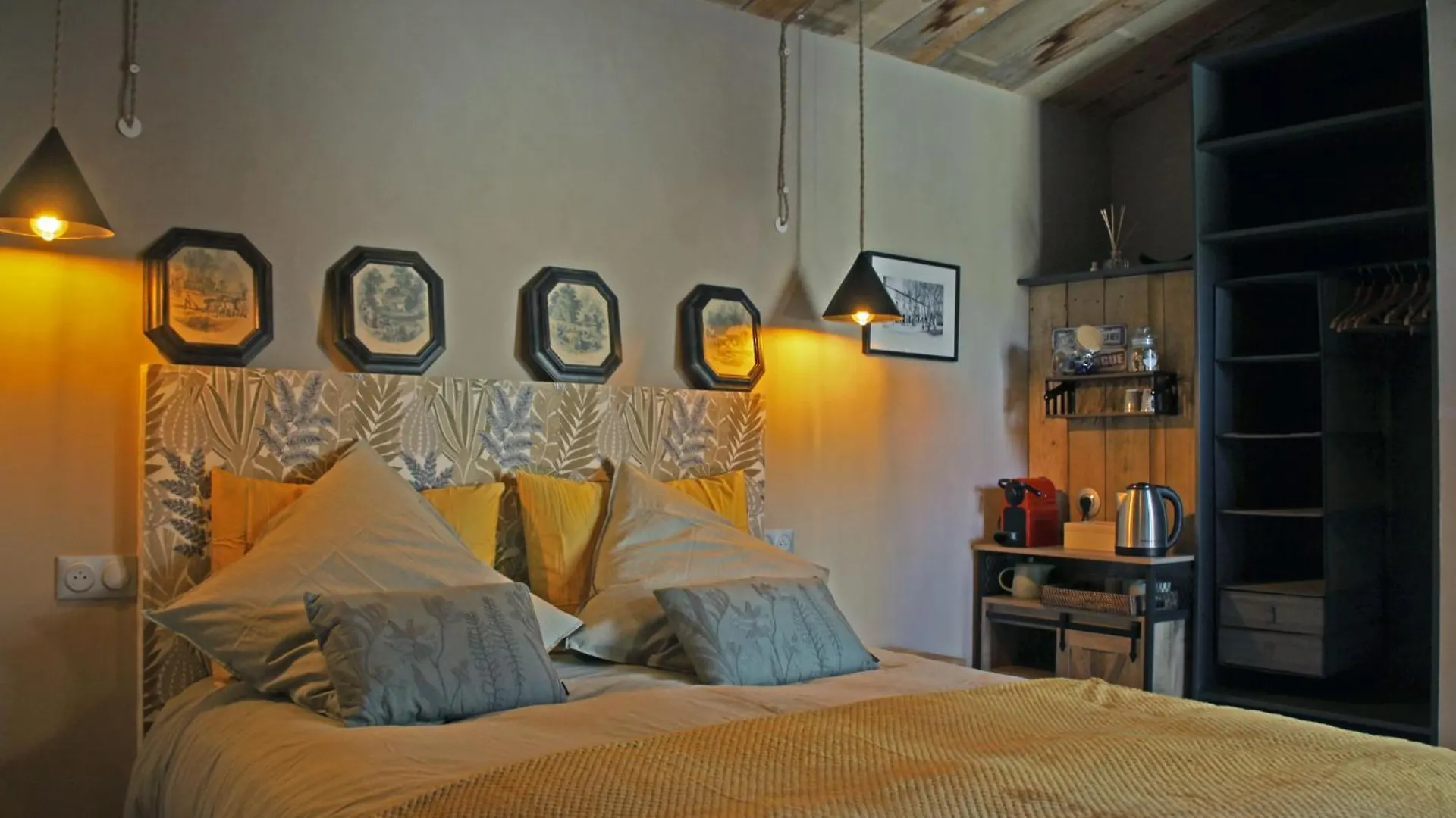 Le Cabanon Du Clos L'Isle-sur-la-Sorgue 0*,  France